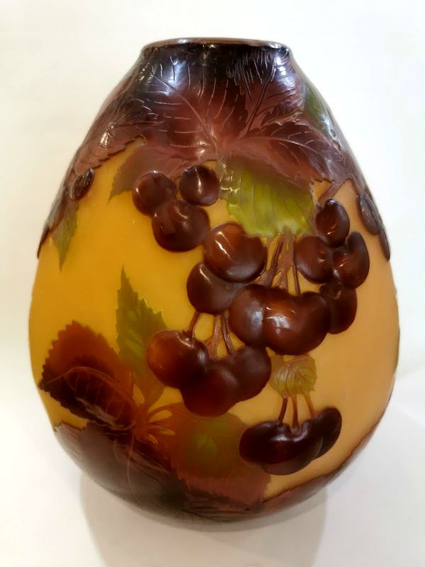 Emile Gallé Vase Soufflé "Aux Cerises"