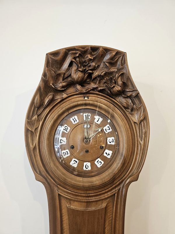 Camille Gauthier Horloge de Parquet Galbée "Aux Tulipes"