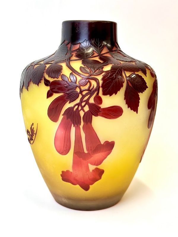 Emile Gallé Vase "Bignones Rouges"