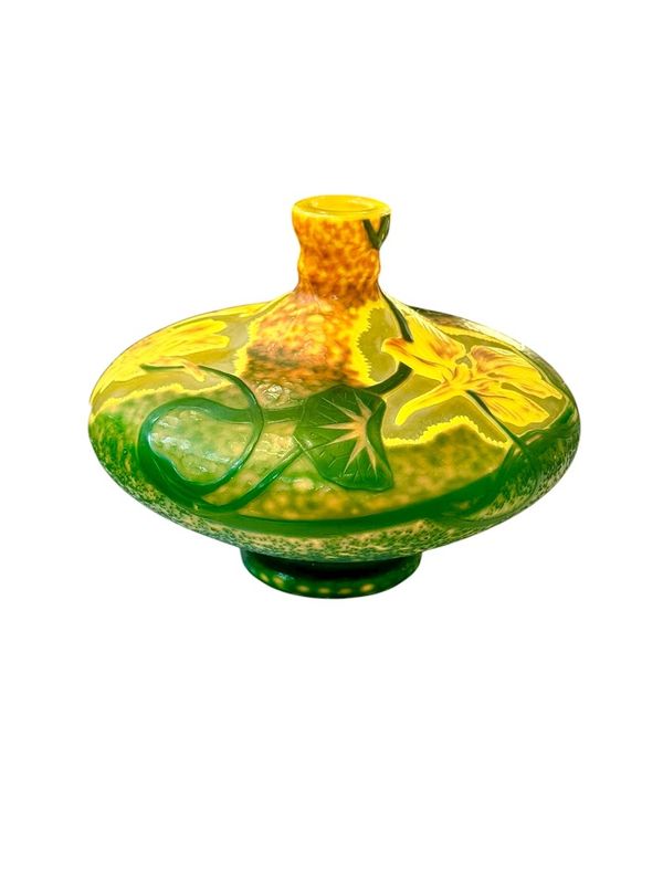 Daum Nancy Vase "Iris d'eau et Nénuphars"